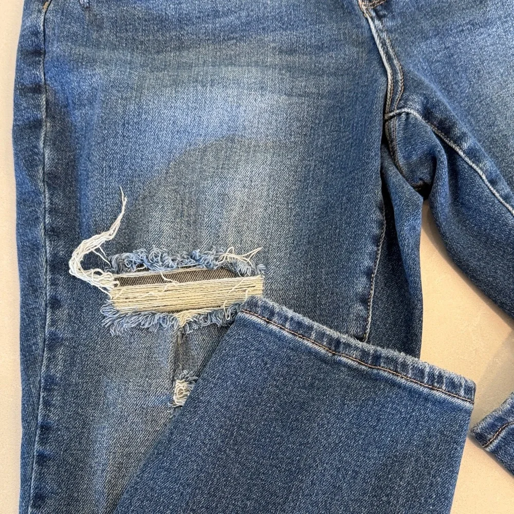 Judy Blue Woman’s Boyfriend Jeans - Picture 7 of 12